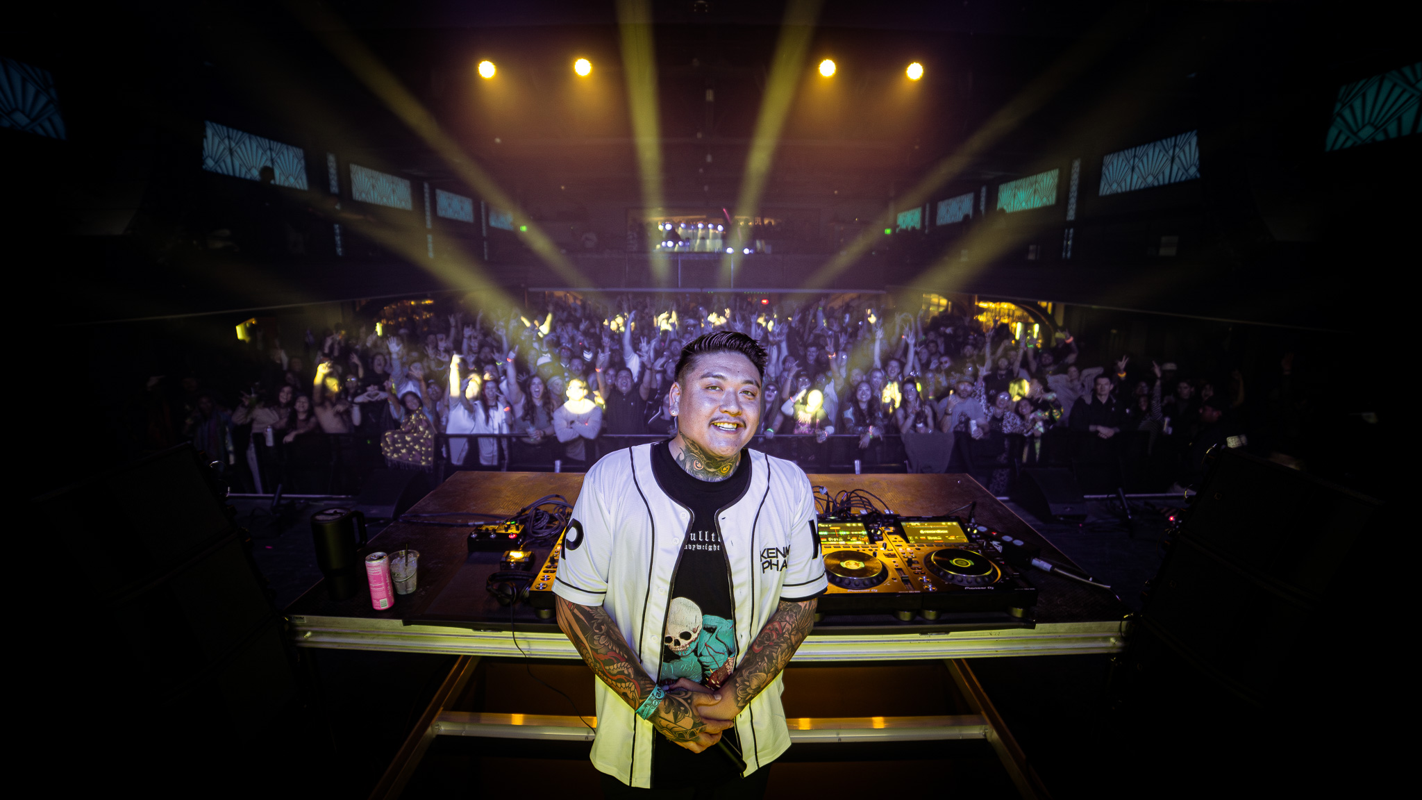 Kenny Pham live crowd photo